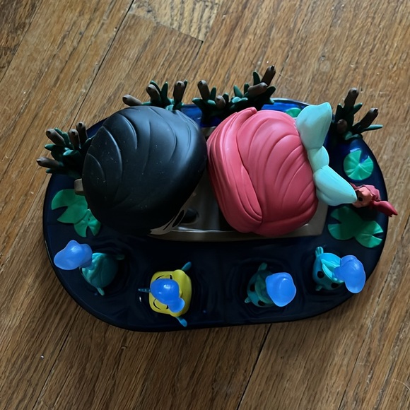 Funko POP Little Mermaid Kiss the Girl - Picture 3 of 4